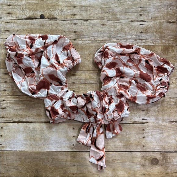 NWOT AMALIE THE LABEL Mikaelle Top - Picture 2 of 5